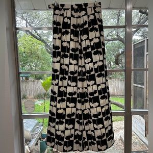 Vintage Retro Maxi Skirt with cool black and white detail- size 10– fits 6/8